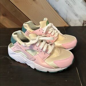 Women's/Kids Nike Huarache Run SE Pink Green Sneakers